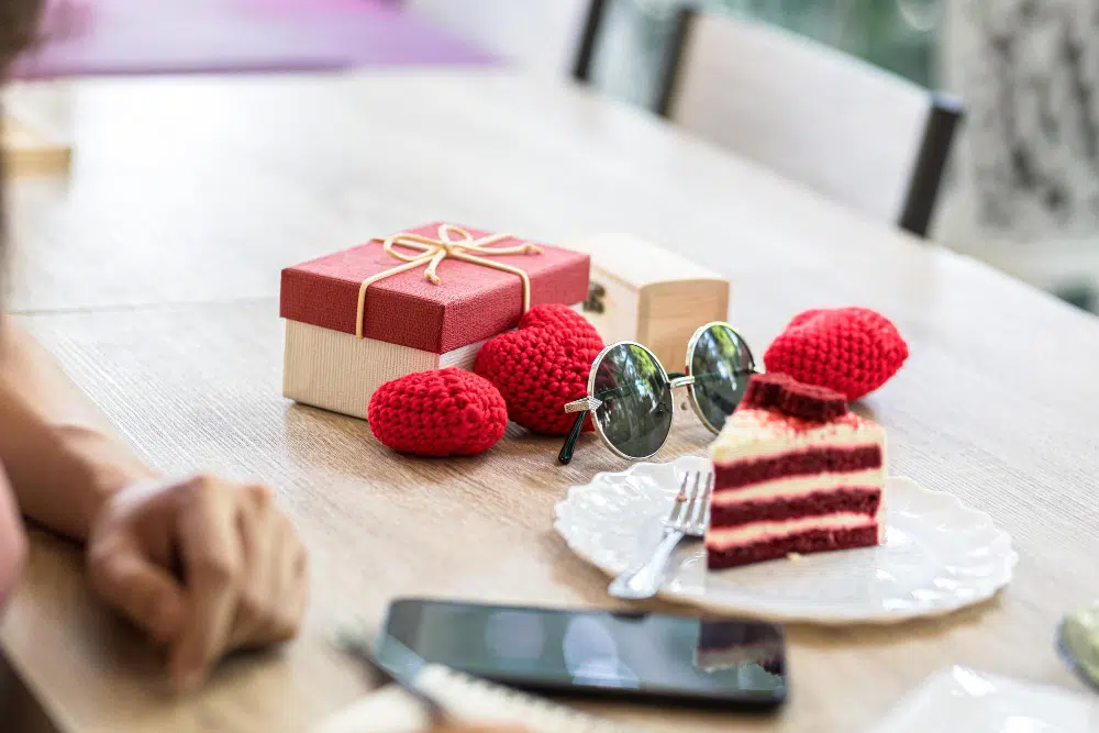 Dresser la liste exacte des cadeaux et des ingrédients pour les repas limite efficacement les excès