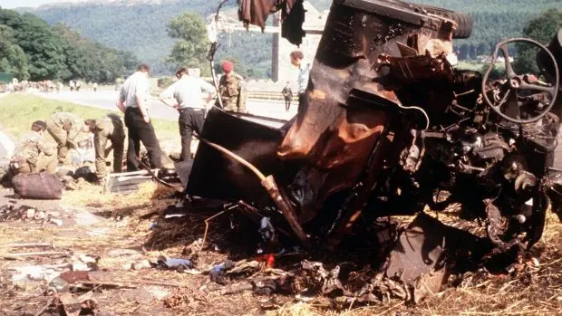 Suite du bombimg de l'IRA de Warrenpoint, ou Narrow Water, en 1979
