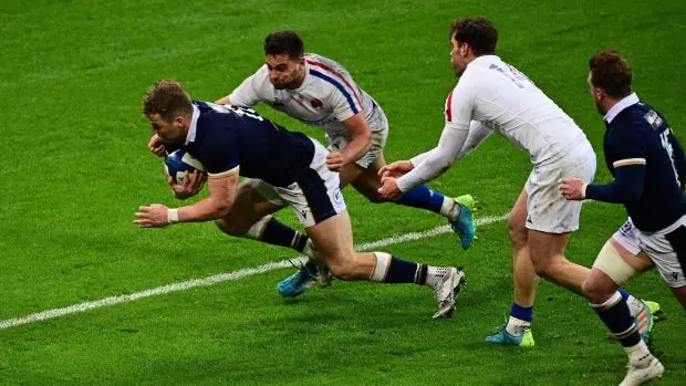 L'ailier écossais Duhan van der Merwe marque le dernier essai victorieux à Paris. Photographie: Martin Bureau / Getty / AFP