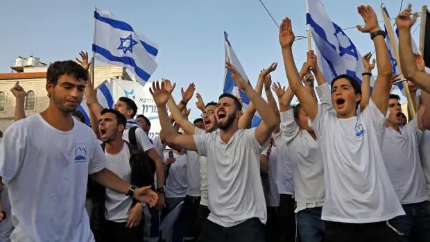 Les Israéliens participent à la marche annuelle de la Journée de Jérusalem lundi. Photographie: Gil Cohen-Magen / AFP via Getty Images