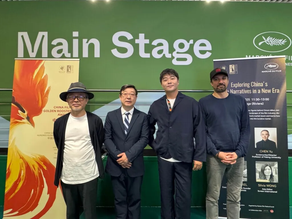 (Les intervenants : CHEN Yu, DENG Guanghui, CHEN Sicheng et Cedric BEHREL)