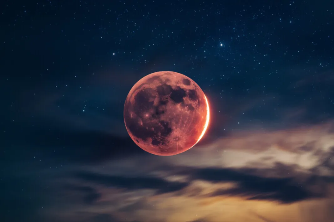 Une éclipse lunaire totale avec la Lune rouge