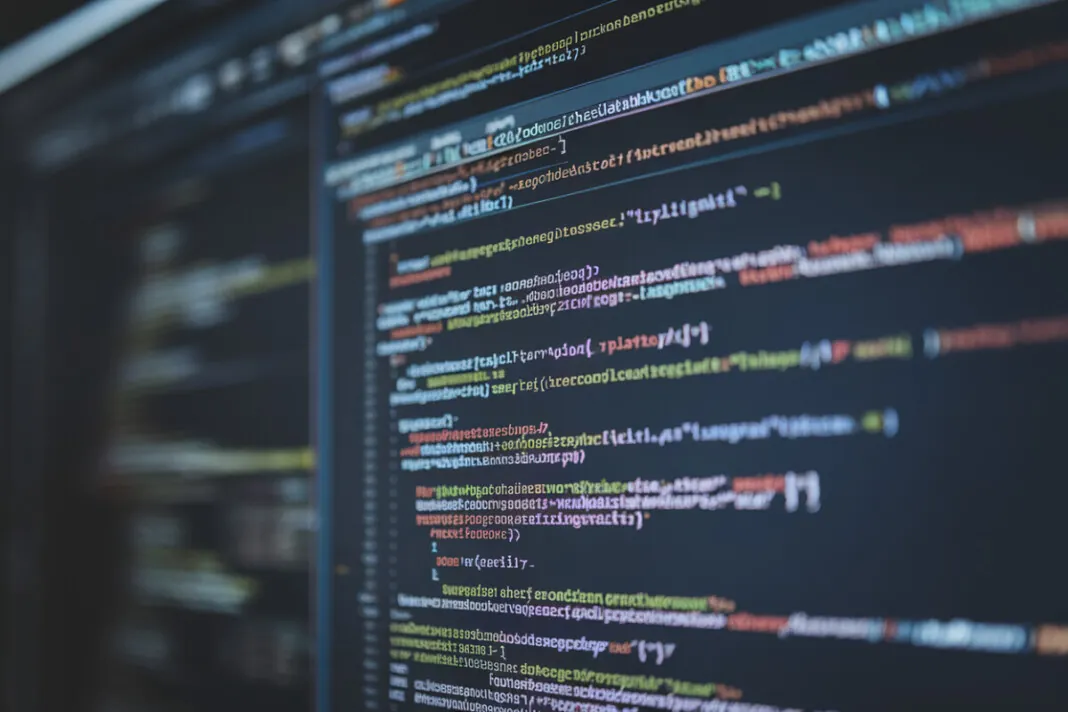 Écran d'ordinateur montrant un code de hacker
