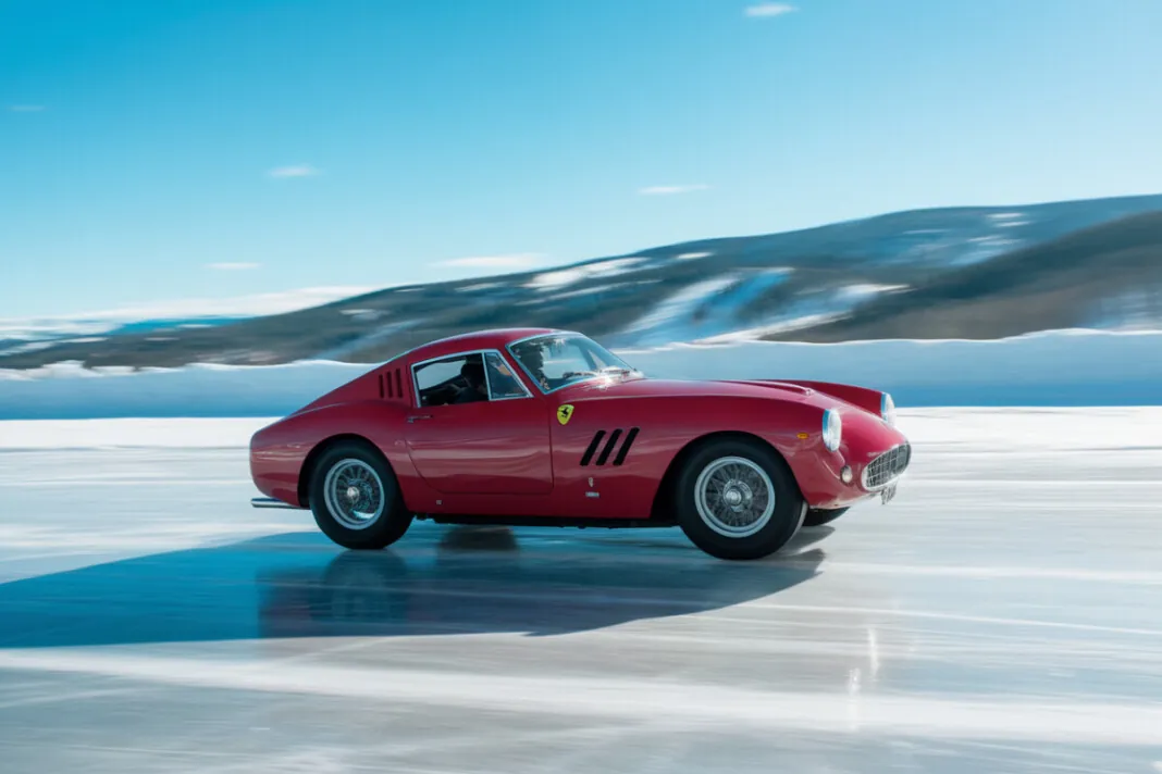 Ferrari 250 SWB sur la piste glacée de Big Sky