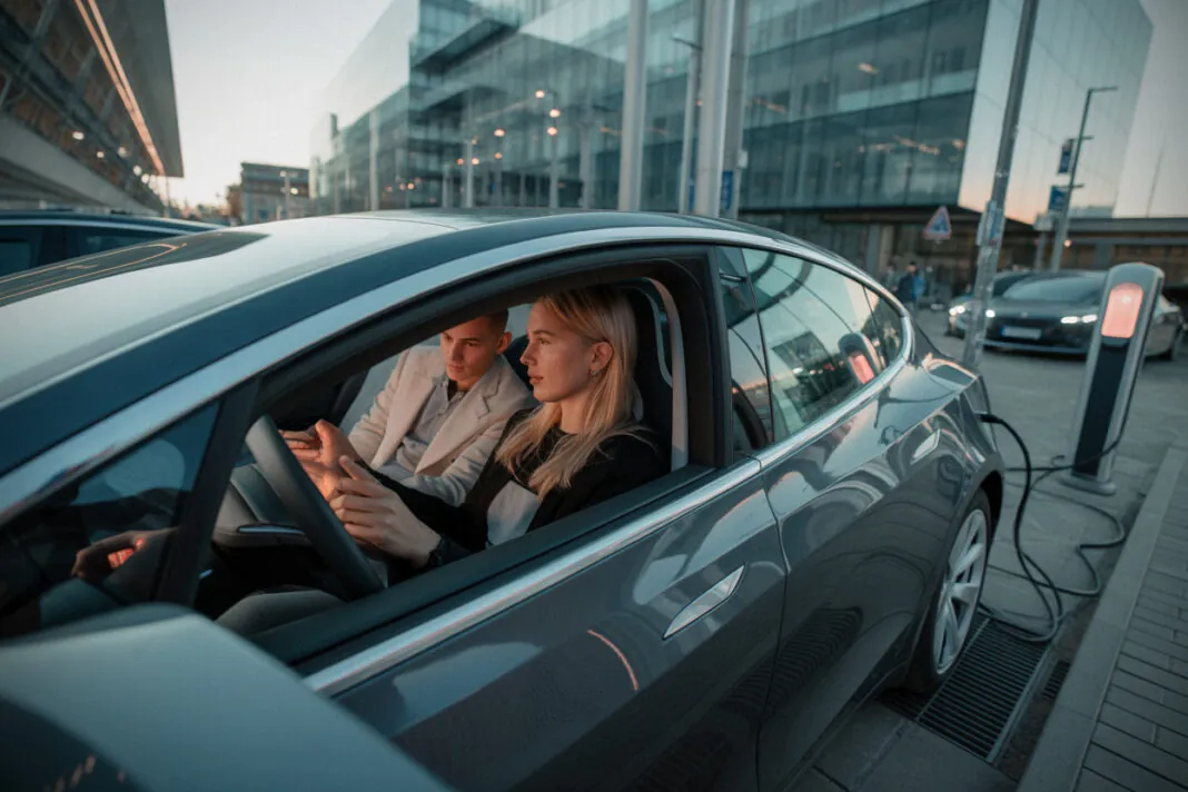 23 juillet 2026, mise à jour logicielle gratuite, Grok de xAI débarque dans les Tesla en Belgique, ce qui change à bord